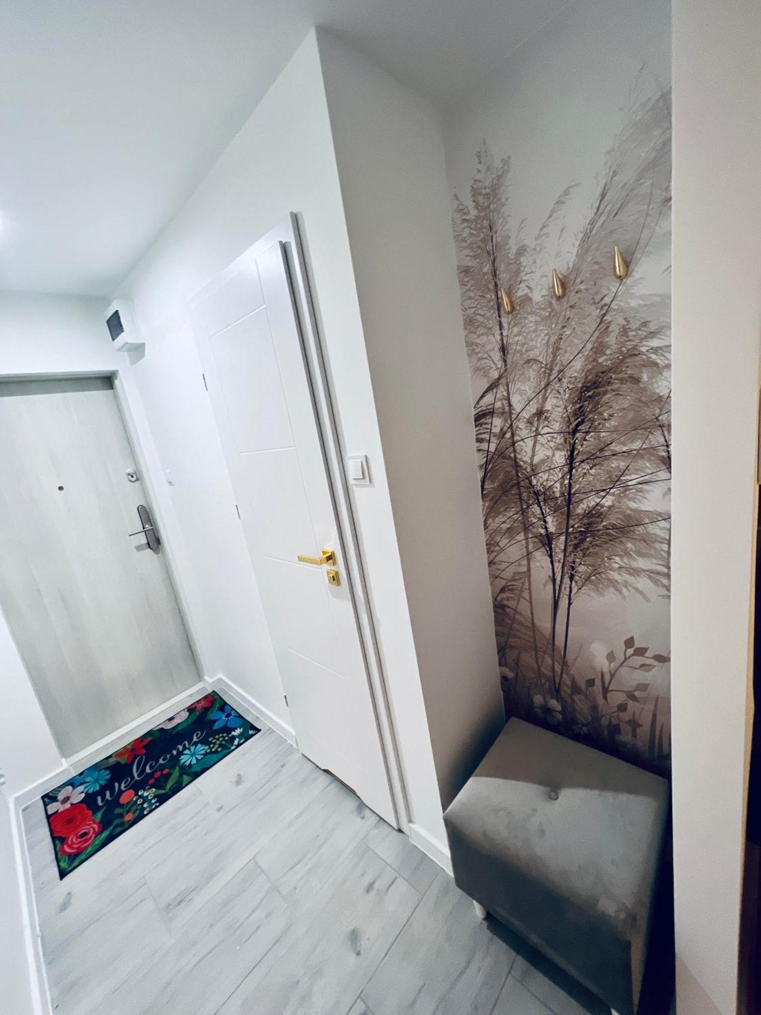 Apartament Happy Place Family & Business Targi Kielce Exteriör bild